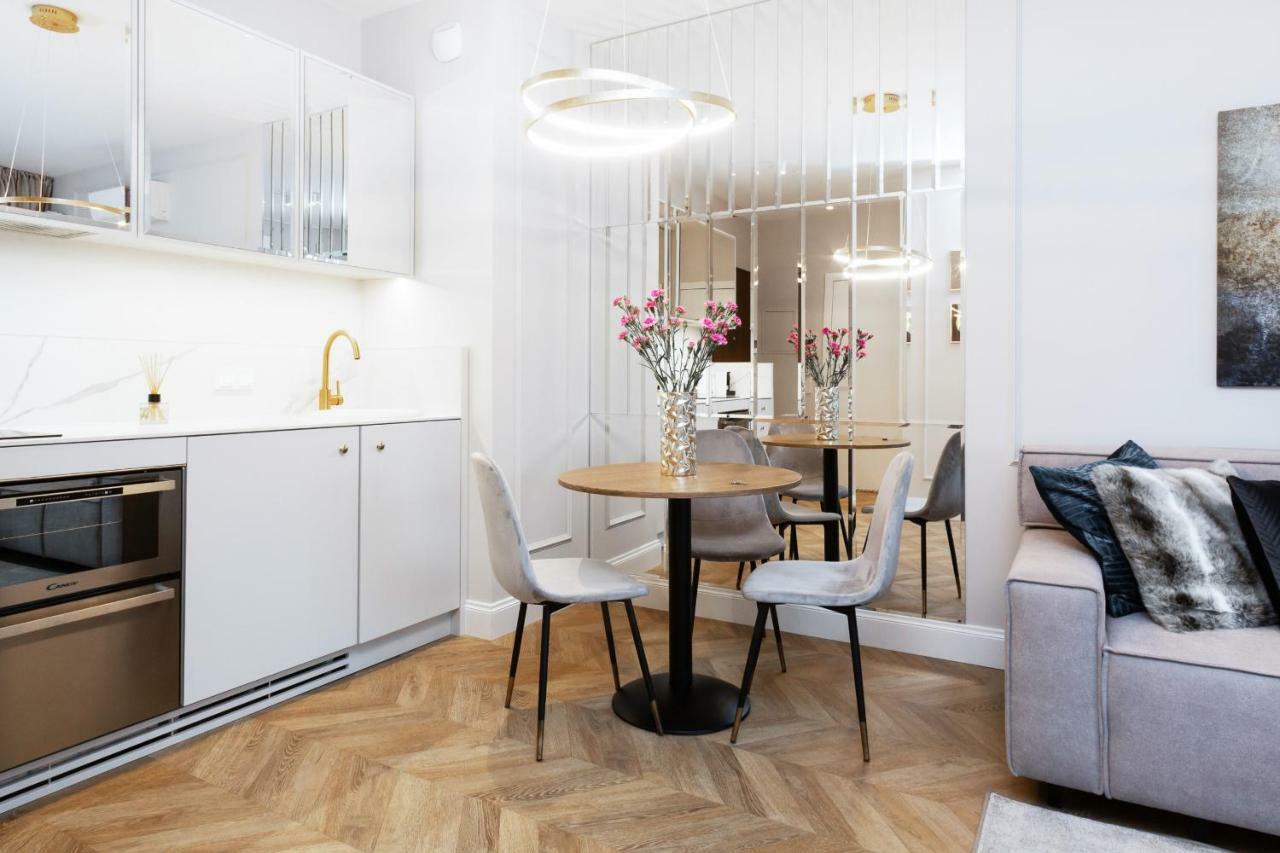 Mennica Residence Apartments By Renters Prestige Варшава Экстерьер фото